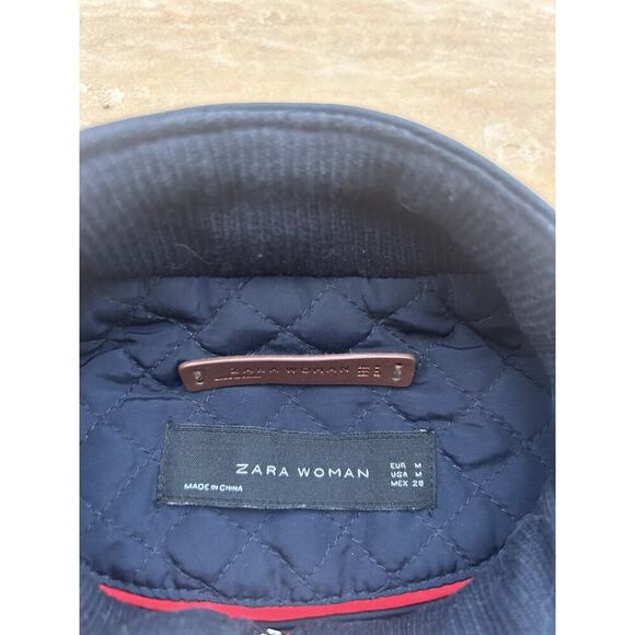 Zara Womens Quilted Vest Size Medium Navy Blue Full Zip Pockets Mock Buckle Neck - Picture 2 of 3